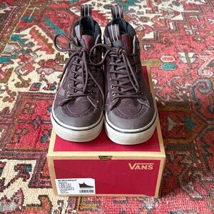 Vans Women's Dark Brown Winter Boots